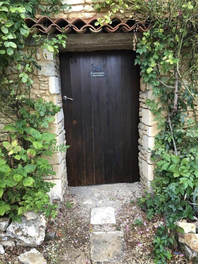 Blacksmiths Cottage In Blanzay - 3 Beds Buitenkant foto