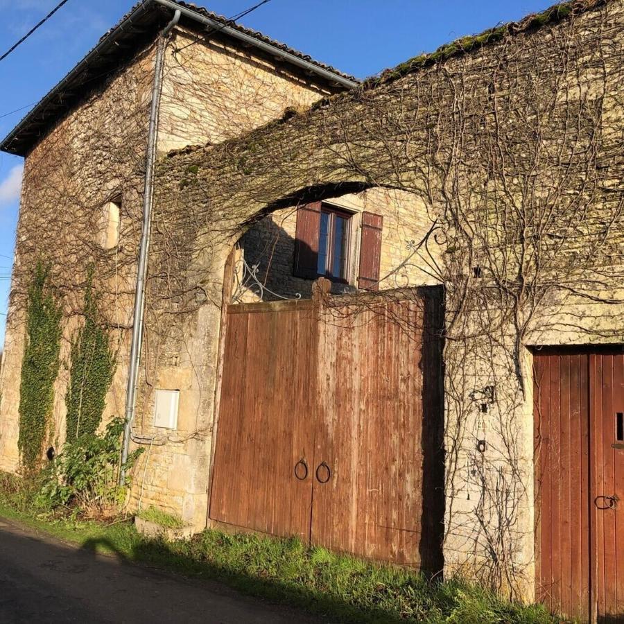 Blacksmiths Cottage In Blanzay - 3 Beds Buitenkant foto